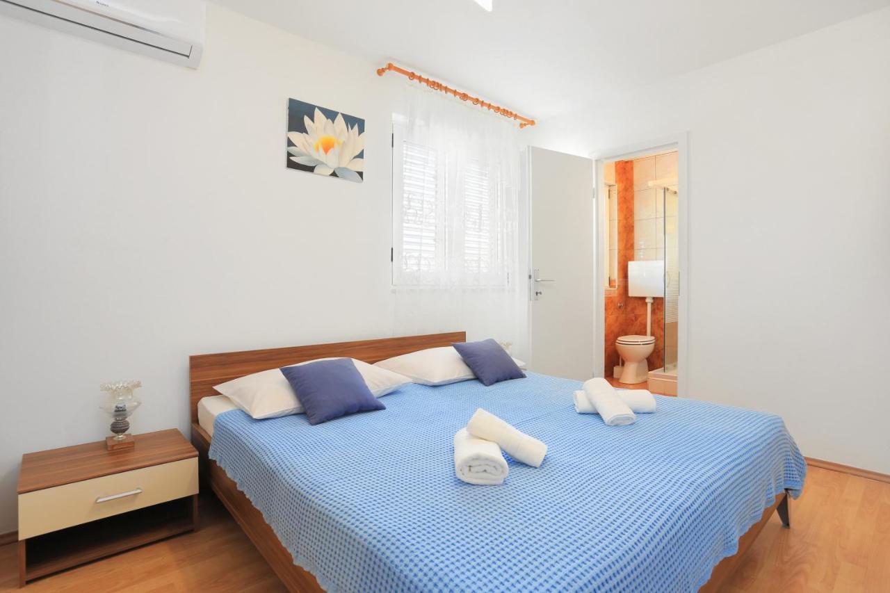 Apartments And Rooms With Parking Space Kastel Stafilic, Kastela - 18673 Exterior foto