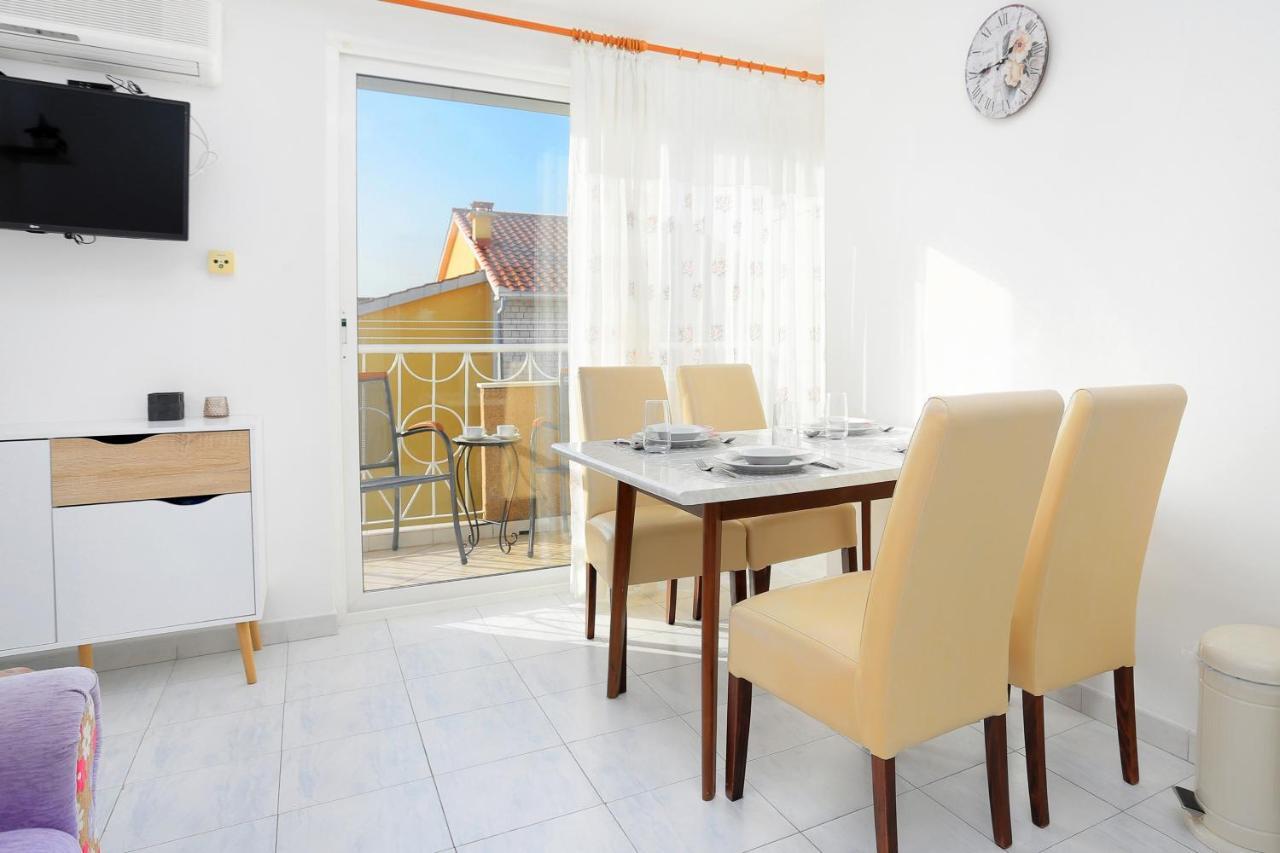 Apartments And Rooms With Parking Space Kastel Stafilic, Kastela - 18673 Exterior foto